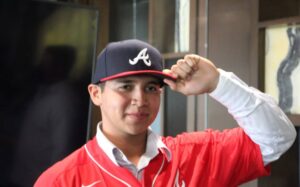 Isauro Pineda Jr., beisbolista mexicano y nuevo fichaje de Grupo ARHE y Erick Arellano