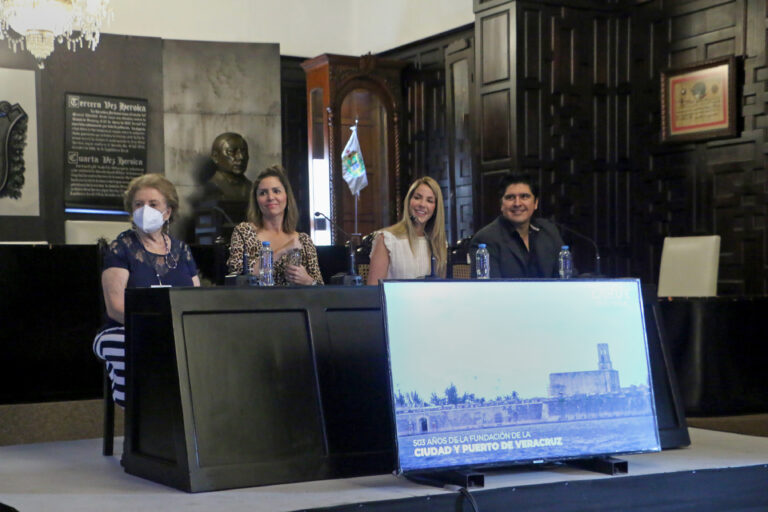 Patricia Lobeira Rodríguez instó a los veracruzanos a sentirse orgullosos de su historia.