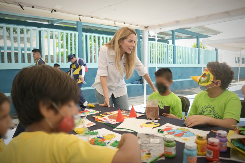Patricia Lobeira también se preocupa por el bienestar y esparcimiento de los pequeños veracruzanos
