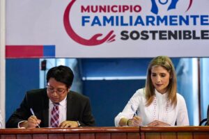 Firma Margarita Moreno González con la ONU, la "Declaración de Venecia".
