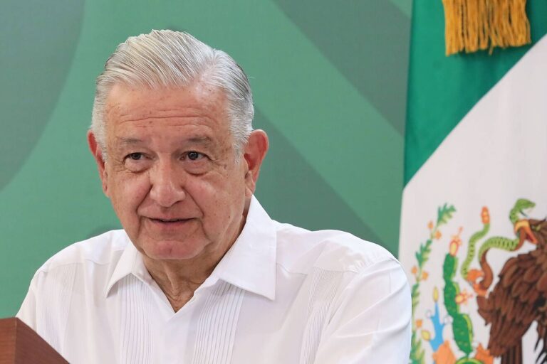 Reaparece AMLO y dice que tuvo un "váguido"