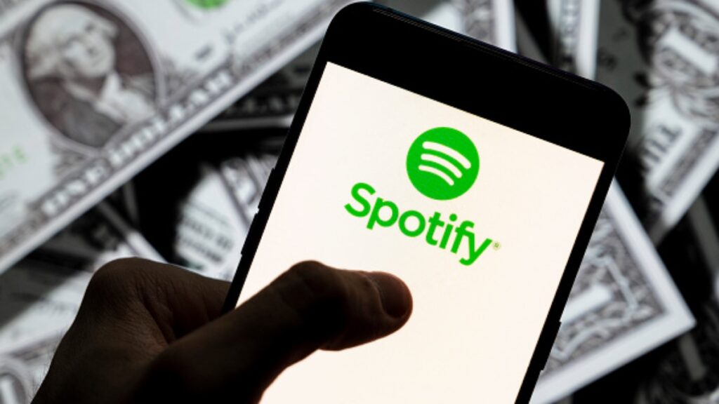 SAT recibe 8,600 mdp de Netflix, Spotify, Airbnb y Uber