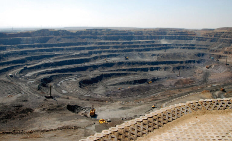 China fija cuota de extracción de tierras raras