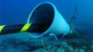 Construirán el primer cable submarino de fibra óptica