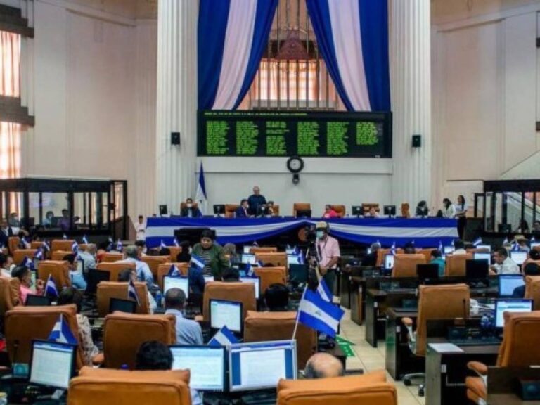 Aprueban ley que obliga a bancos a ignorar sanciones extranjeras