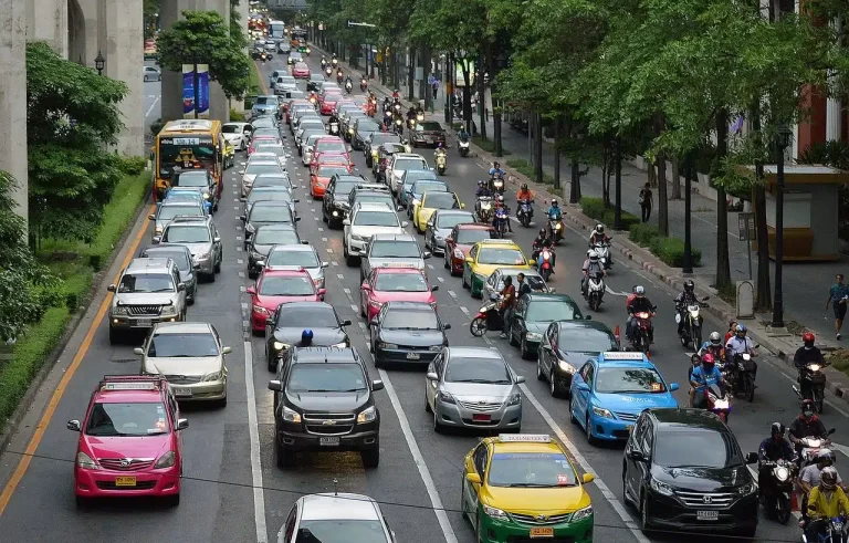 Alfredo Del Mazo Maza destaca la movilidad como clave urbana