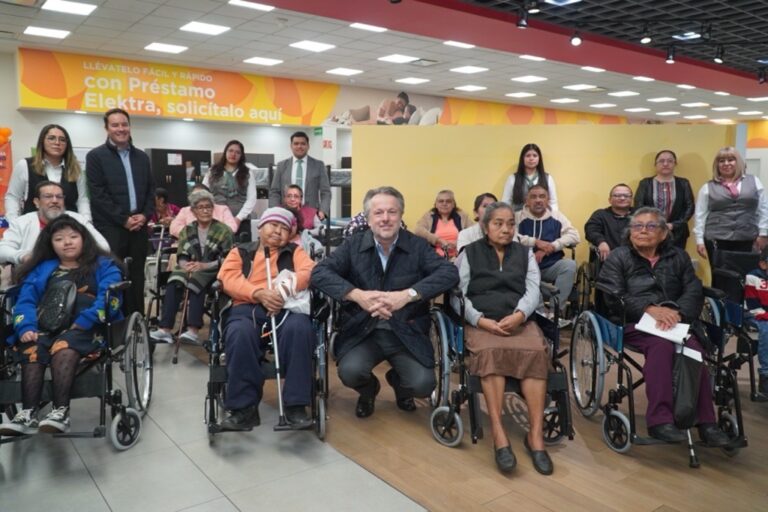 Banco Azteca promueve inclusión con campaña de sillas