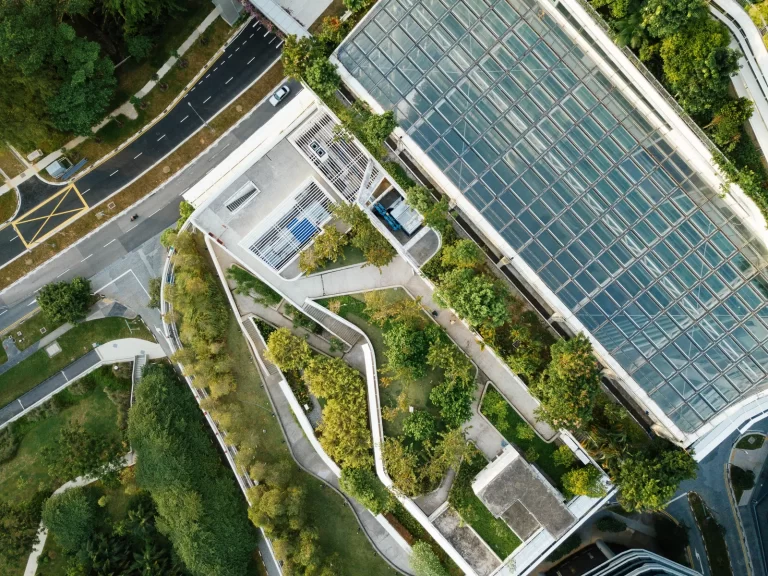 Explora Ernesto Mizrahi la creatividad desde la arquitectura sostenible