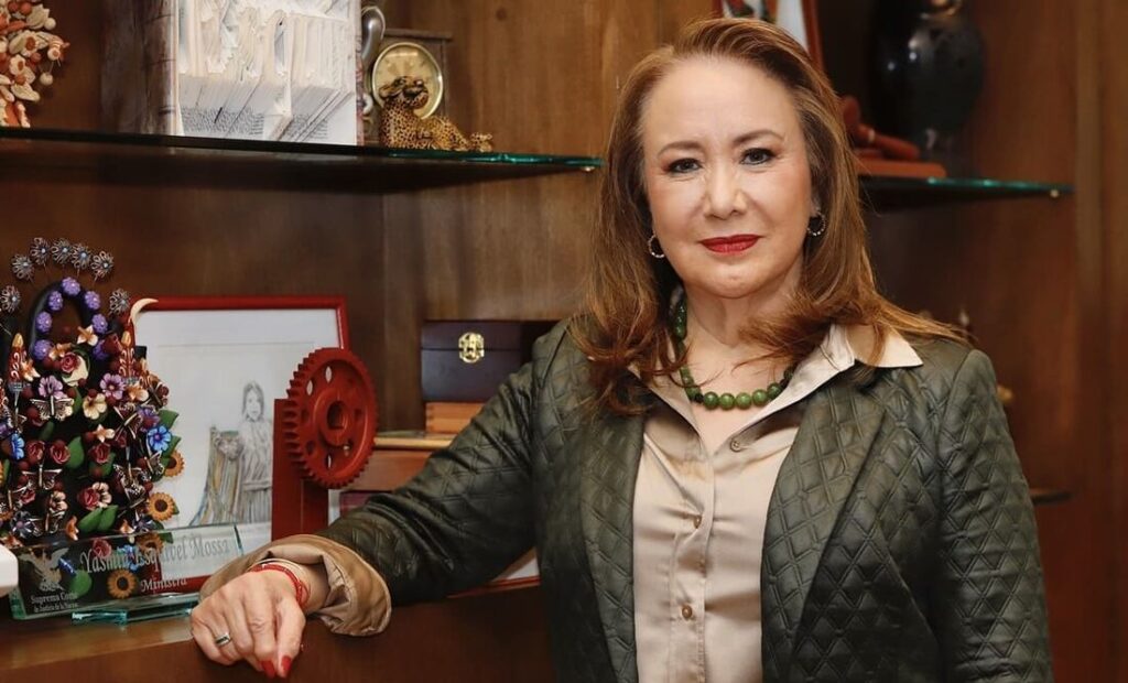Yasmín Esquivel Mossa exige claridad legal en protección animal