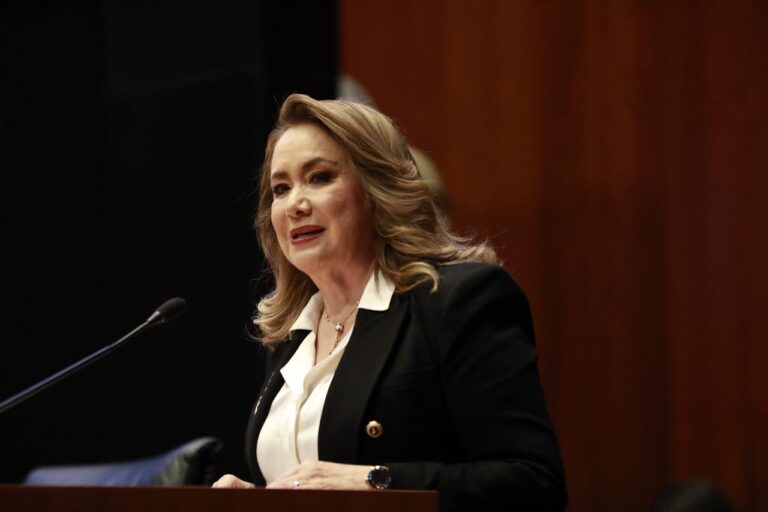 Yasmín Esquivel a favor de condiciones dignas para madres lactantes