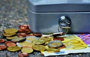 Dinero en efectivo en casa preocupa al Banco Central Europeo por riesgos financieros y estabilidad monetaria