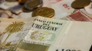 La economía uruguaya creció 0,4% en el segundo trimestre de 2025 y 2,1% interanual, impulsada por el agro y la industria.