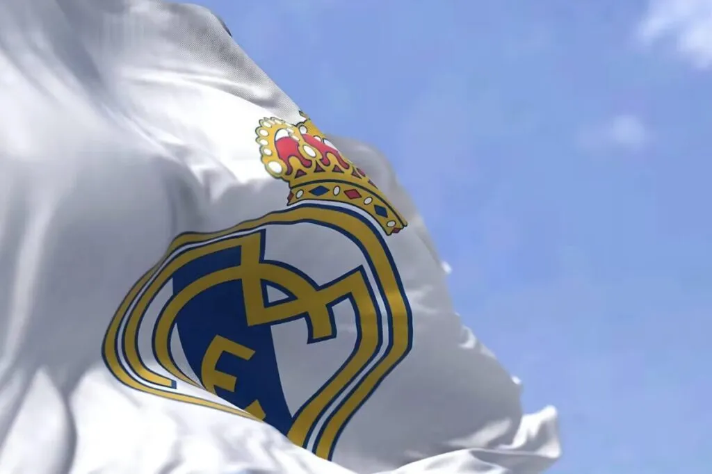 Grupo AJE hizo bebida la pasión por el Real Madrid.