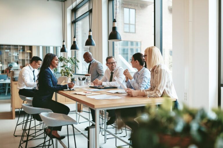 Innovación digital en empresas con líderes que practican escucha activa para impulsar eficiencia y confianza
