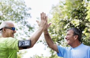 Nesim Issa Tafich integrar adultos mayores comunidad mexicana