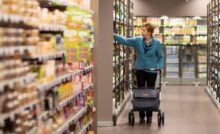 Pesimismo económico en Estados Unidos con menor empleo y confianza del consumidor en su nivel más bajo en 18 meses