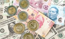 Peso mexicano cierra en 18.36 por dólar tras perder 0.29% en la jornada