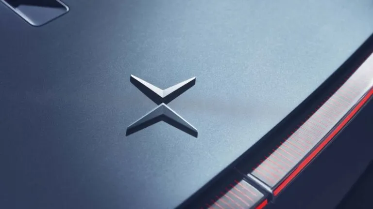 Polestar retira más de 27 mil autos eléctricos en Estados Unidos por problemas en cámaras traseras