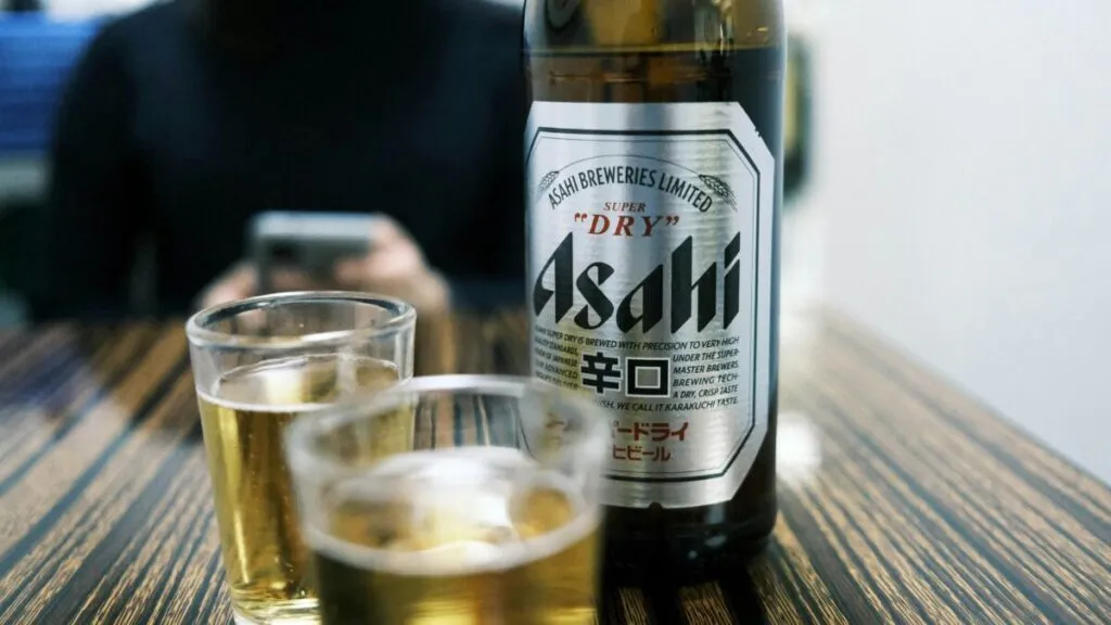 Planta cervecera de Asahi en Japón con sistemas apagados tras un ciberataque que obligó a detener la producción