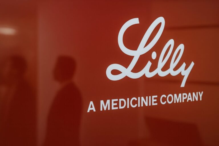 Imagen editorial sobre caída de acciones de Eli Lilly por cambios en cobertura médica de Zepbound