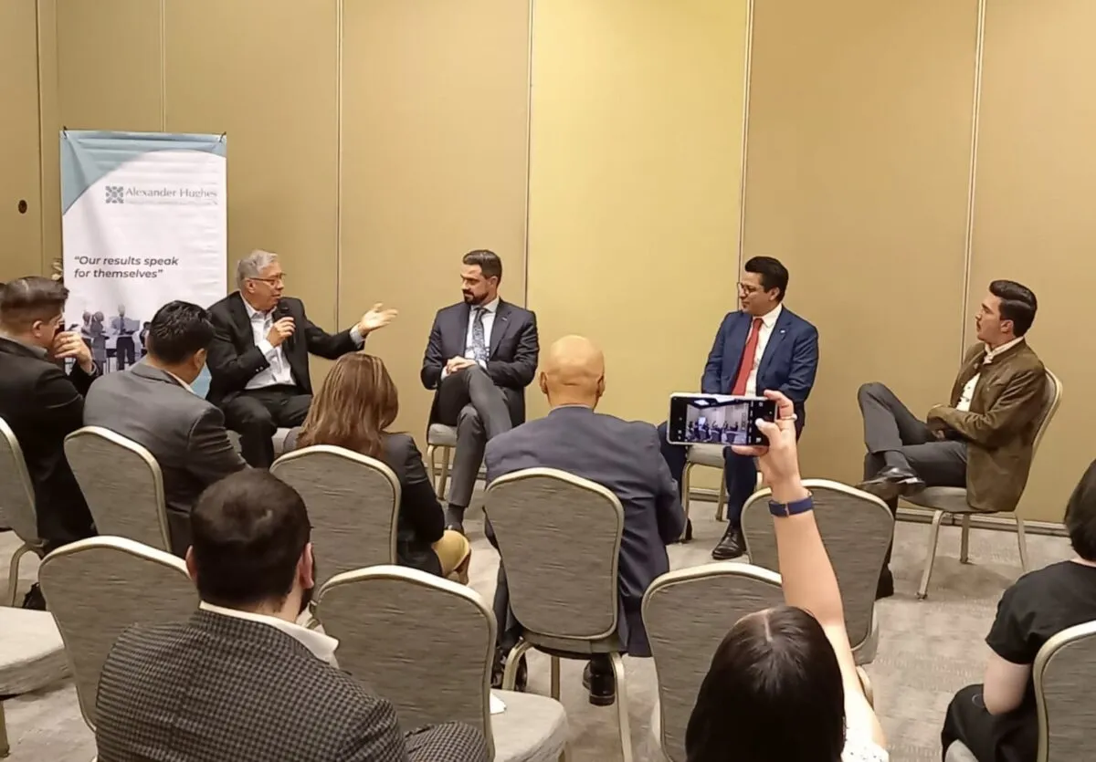 Foro-Comité donde estuvo invitado Alejandro Martínez Araiza.