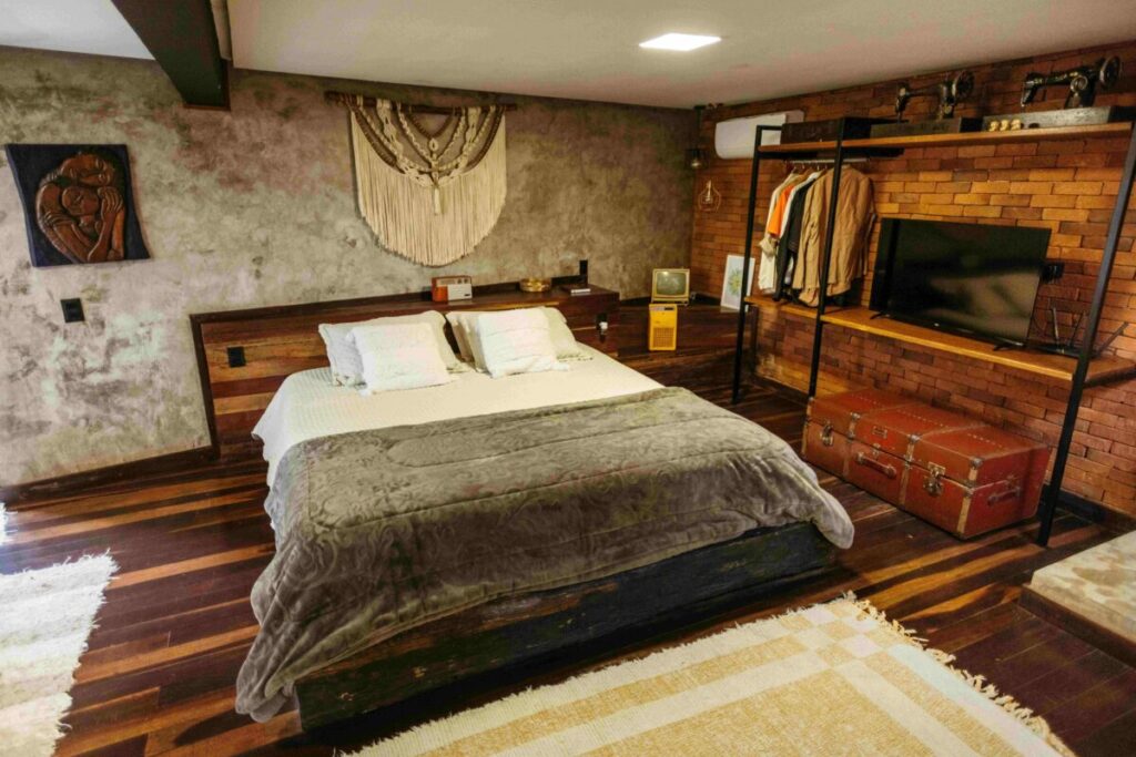 Representación visual del impacto económico de Airbnb en Chile, destacando su aporte al PIB y crecimiento turístico regional