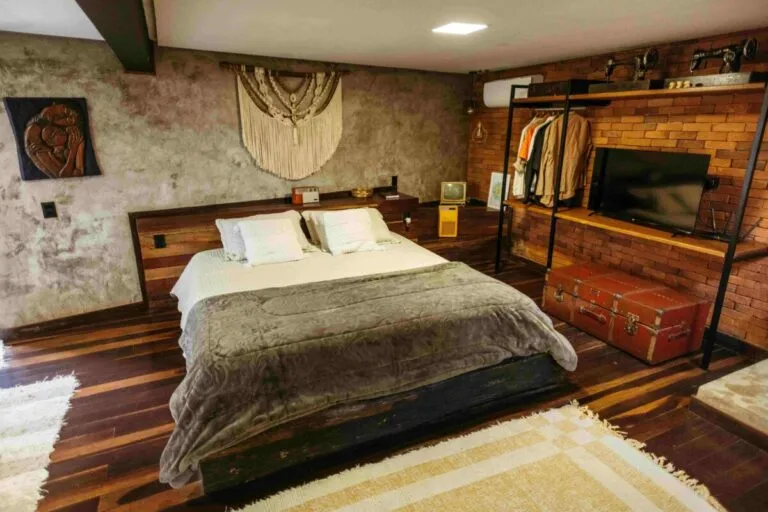 Representación visual del impacto económico de Airbnb en Chile, destacando su aporte al PIB y crecimiento turístico regional