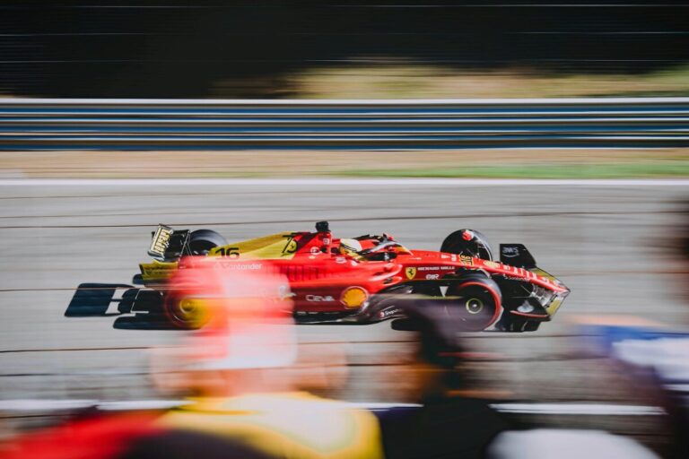Aston Martin bajo presión financiera y deportiva en la Fórmula 1 con nuevas alianzas para 2025