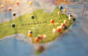 Planta de fundición de cobre operando con apoyo estratégico que asegura continuidad de operaciones de cobre en Australia