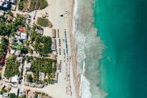 panorama de hotel en región natural de Nayarit con vegetación y montañas