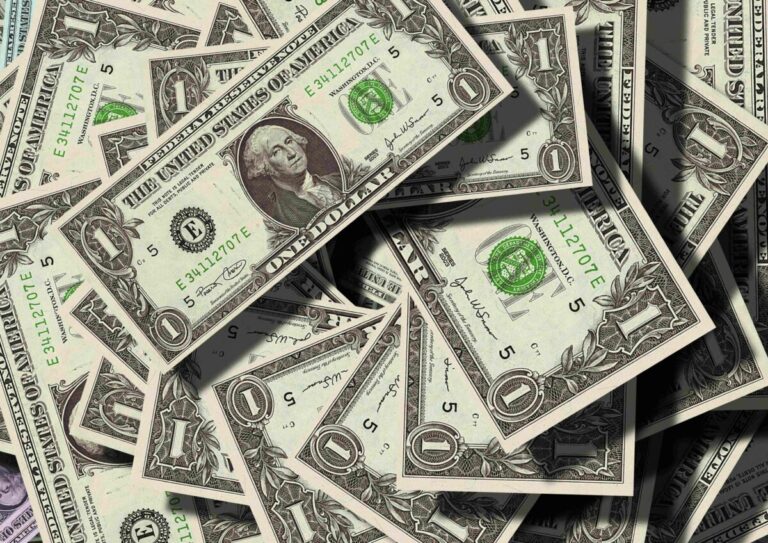 demanda por dólar frente a monedas emergentes
