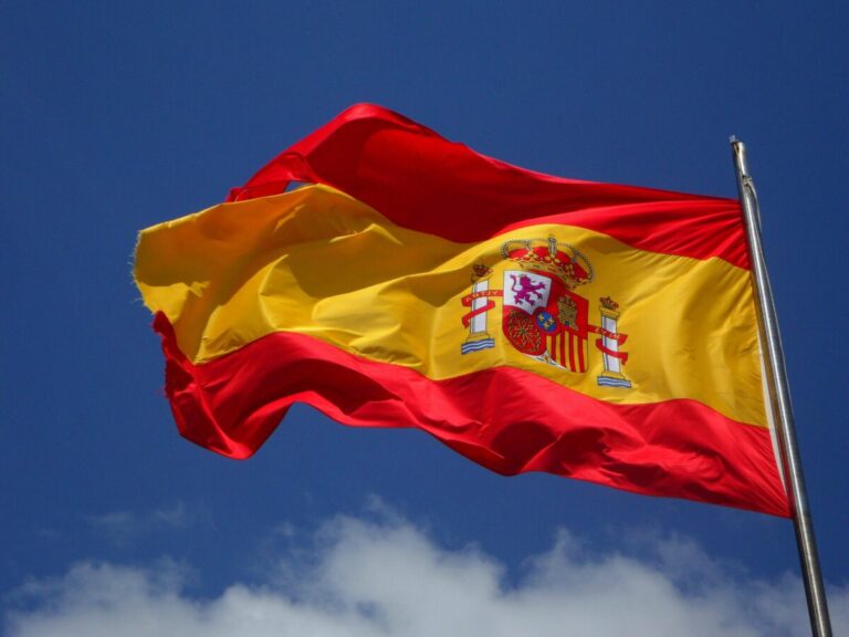 Representación del crecimiento del PIB en España sin mejora en los salarios reales de los trabajadores