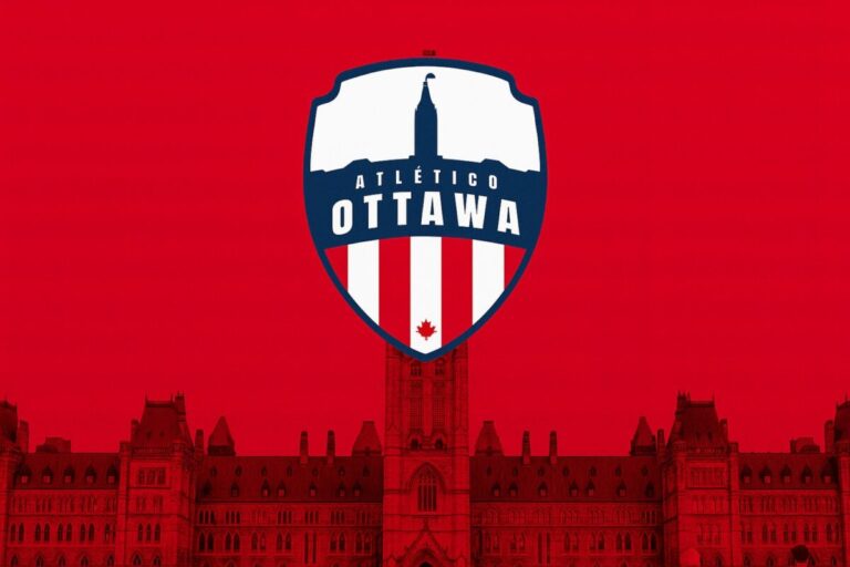 Estadio de fútbol en Canadá con la marca del Atlético Ottawa, destacando su modelo económico y deportivo