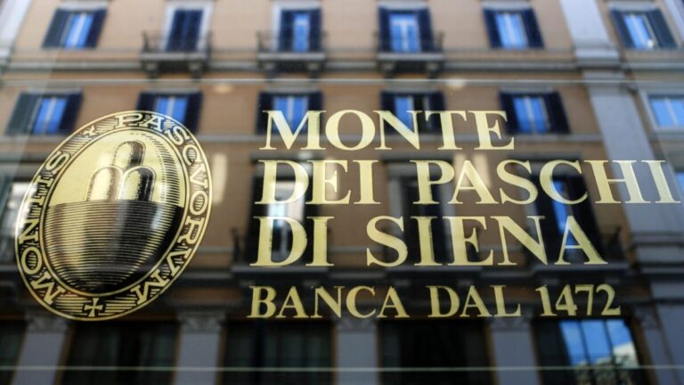 Fachada bancaria en Italia vinculada al Banco MPS y su adquisición de Mediobanca bajo revisión regulatoria