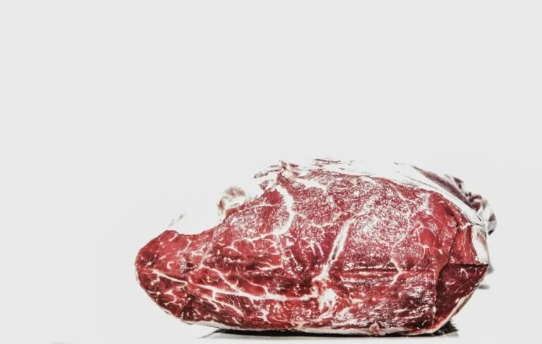 Puestos de carne en mercado de Tapachula con venta de productos sin control sanitario