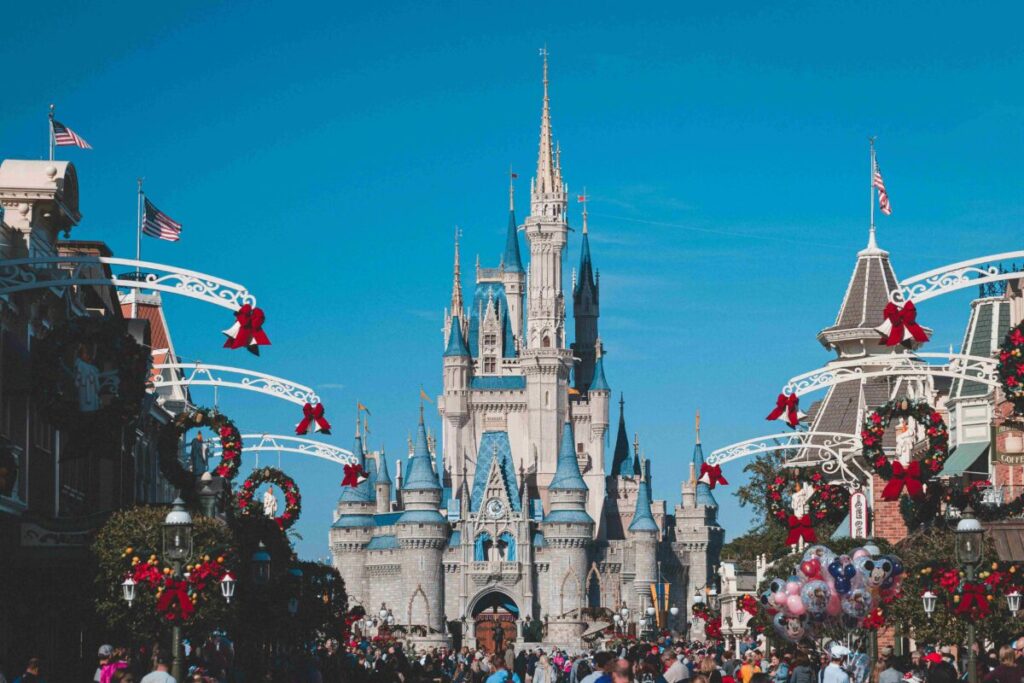 Acción de Disney cae tras pérdida de suscriptores y ajuste de expectativas por parte de Wall Street