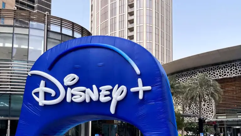 Edificio corporativo de Disney con referencia a riesgo por disputa de distribución con YouTube TV