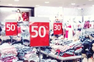 Imagen conceptual del Buen Fin 2025 en México con consumidores y elementos de comercio electrónico