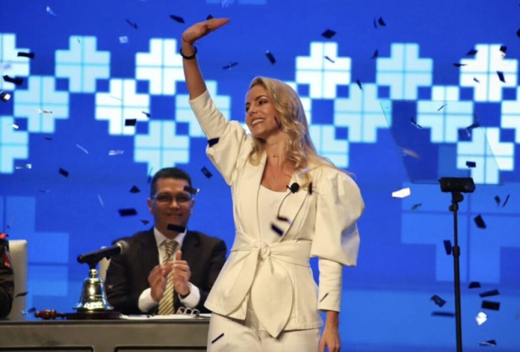 Patricia Lobeira Rodríguez presentando resultados financieros y de obra pública en su IV Informe.