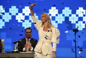 Patricia Lobeira Rodríguez presentando resultados financieros y de obra pública en su IV Informe.