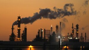 Infraestructura energética en California vinculada al suministro de gasolina y al cierre de refinerías