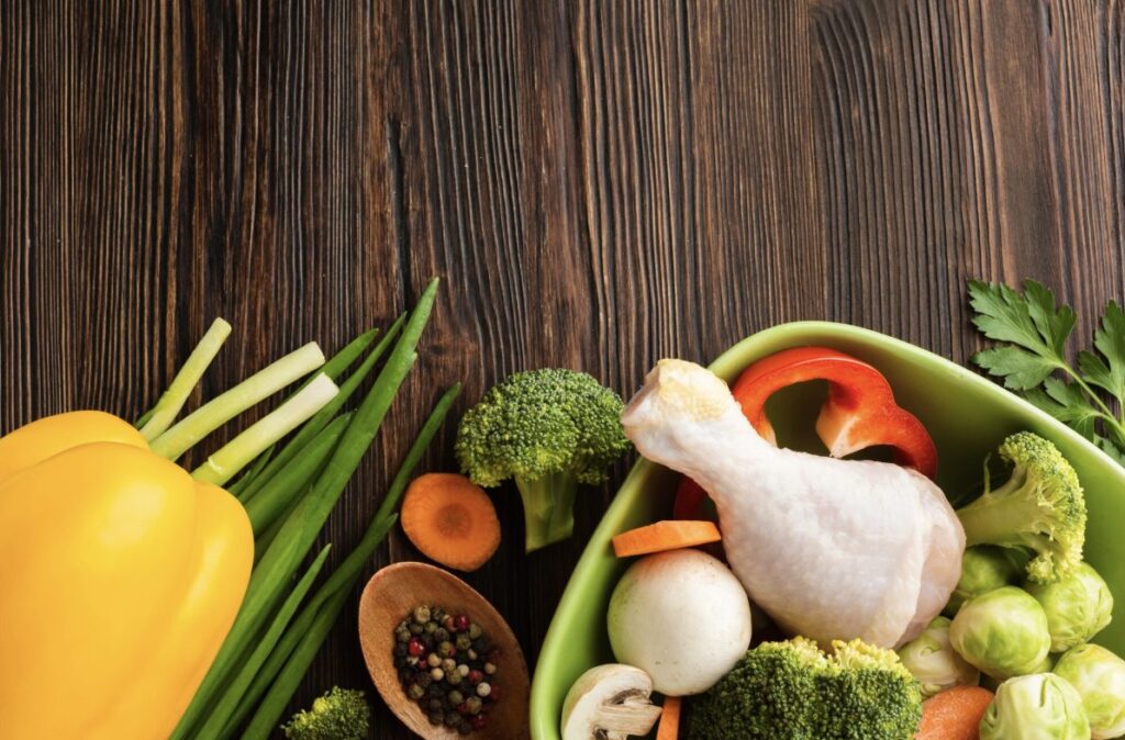 Grupo Kosmos presenta menús saludables y funcionales como parte de su estrategia de bienestar y nutrición responsable en servicios de alimentación.