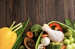 Grupo Kosmos presenta menús saludables y funcionales como parte de su estrategia de bienestar y nutrición responsable en servicios de alimentación.