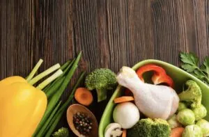 Grupo Kosmos presenta menús saludables y funcionales como parte de su estrategia de bienestar y nutrición responsable en servicios de alimentación.