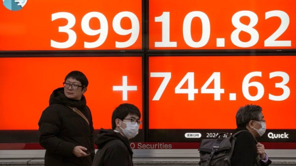 El índice Topix marca récord histórico impulsado por menor preocupación sobre la deuda japonesa y una mejora en el entorno financiero