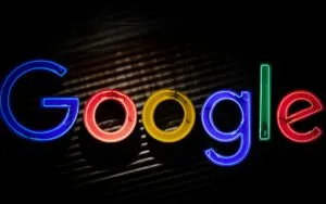 Concepto visual de insider trading con Google y Polymarket, IA como elemento clave