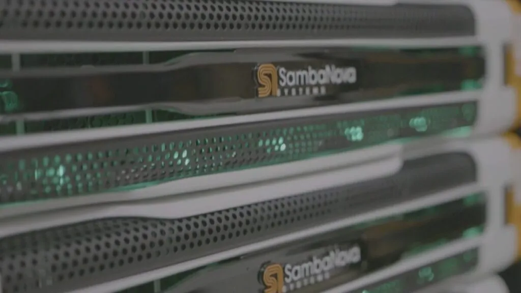 Intel avanza en adquisición de empresa de chips de inteligencia artificial para fortalecer su estrategia tecnológica