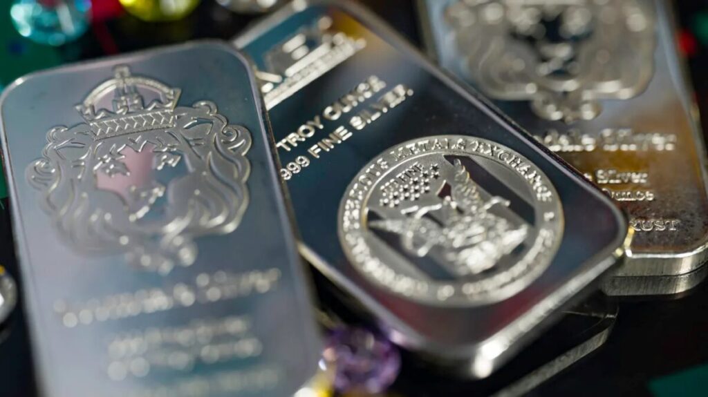 La plata registra máximos históricos cerca de 79 dólares impulsada por demanda industrial, recortes de tasas y mayor interés como activo refugio