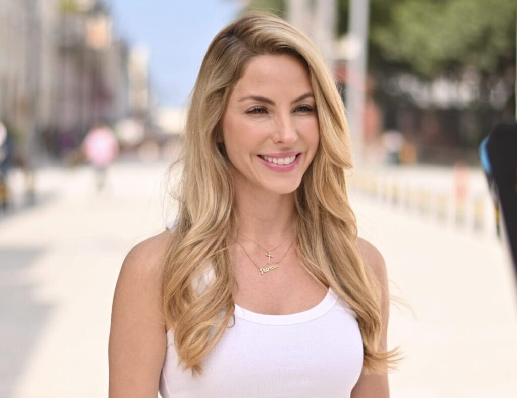 Paty Lobeira destaca por su desempeño administrativo y aprobación ciudadana.