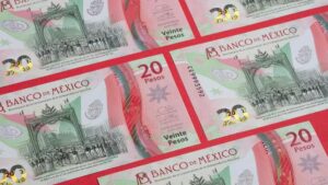Peso mexicano se aprecia debajo de 18 por dólar en una sesión de baja liquidez y debilidad generalizada del dólar estadounidense.